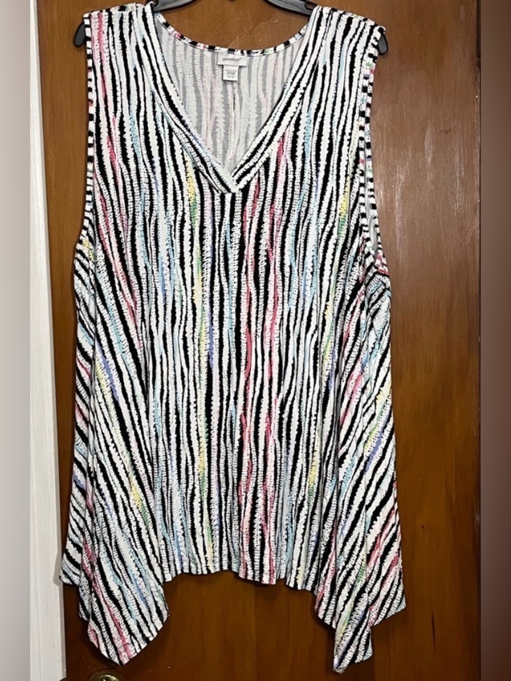 Avenue Plus  Size 26/28 Beautiful Women’s Top